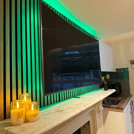 Zee Homes W6 Apartment