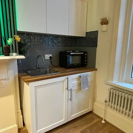Zee Homes W6 Apartment *