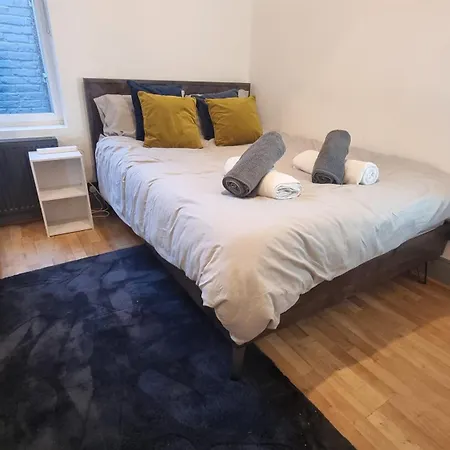 Big Double Room, 20 Mins To