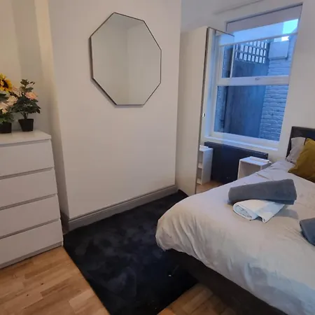 Big Double Room, 20 Mins To * London