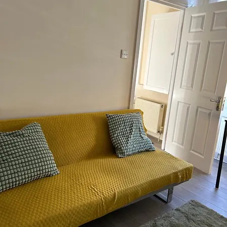 One Bedroom Newly Refurbished Flat *