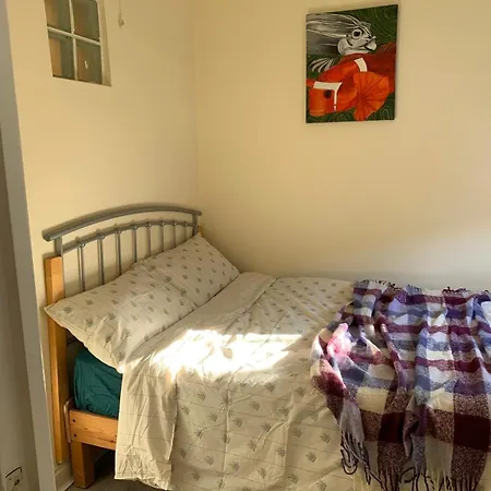 One Bedroom Newly Refurbished Flat Apartment