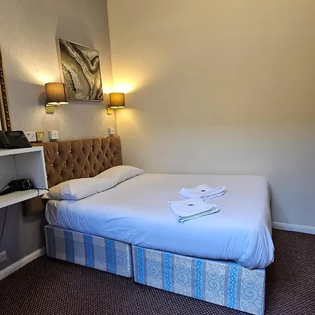 Hyde Park Court Hotel 2*