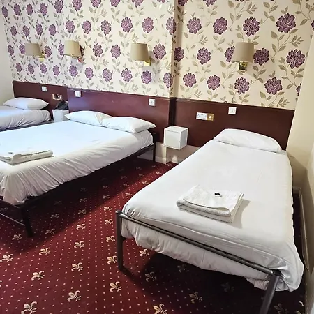Hyde Park Court 2*