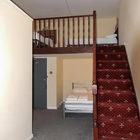 Hyde Park Court Hotel 2*