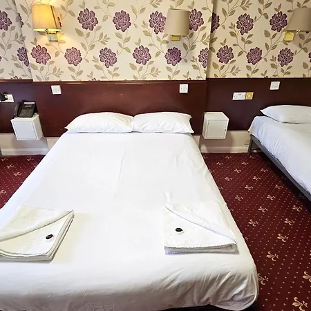 Hyde Park Court 2*