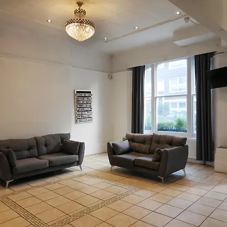 Hyde Park Court Hotel 2*