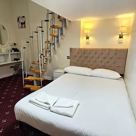 Hyde Park Court Hotel