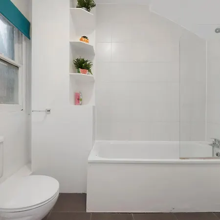 One Bedroom Flat Muswell Hill - First Floor * London