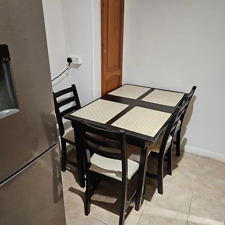 Mitcham Junction - 2 Bed - Sleeps 6