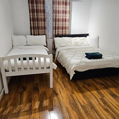 Mitcham Junction - 2 Bed - Sleeps 6 Apartment *