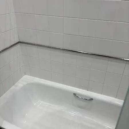 Bed & Breakfast Private In A Shared Flat *