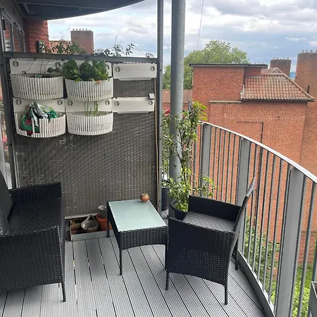 Bed & Breakfast Private In A Shared Flat