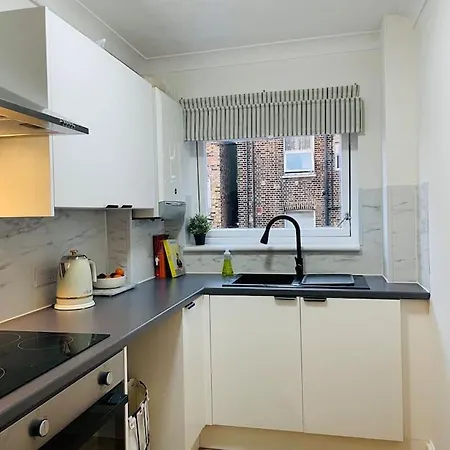 Bright Newly Refurbished * London