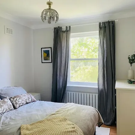 Bright Newly Refurbished London