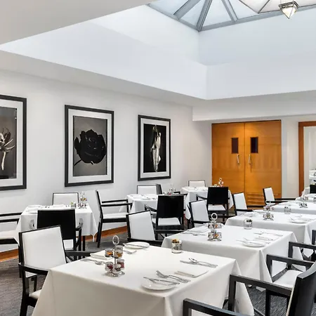 Metropolitan Hotel 5*