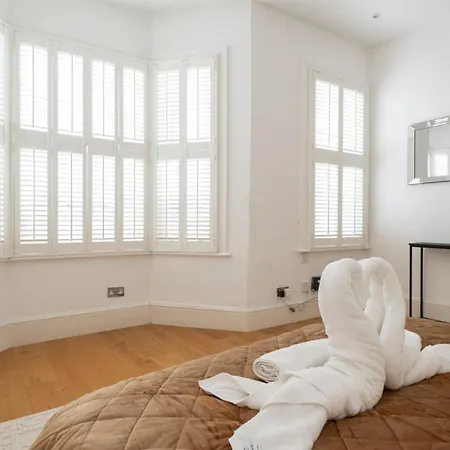 Fulham Spacious & Luxe House With Parking & Garden *