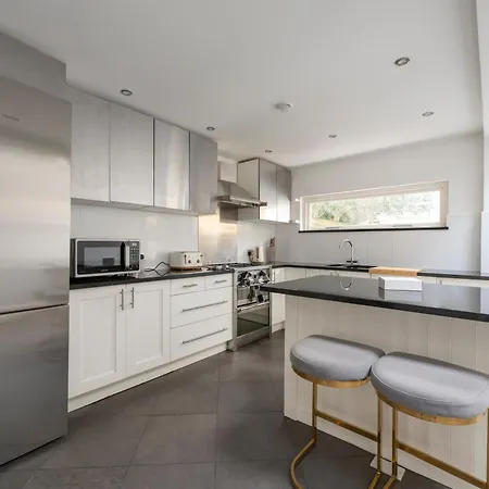 Fulham Spacious & Luxe House With Parking & Garden * London