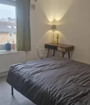 Comfortable 3-bed Flat In Vibrant Camberwell * London