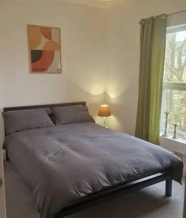 Comfortable 3-bed Flat In Vibrant Camberwell * London