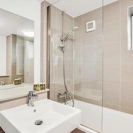 Bright And Spacious Belgravia アパート *