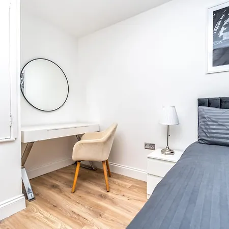 Cosy In Whitechapel