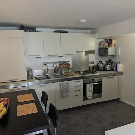 Apartment Bright And Spacious Victorian Conversion *