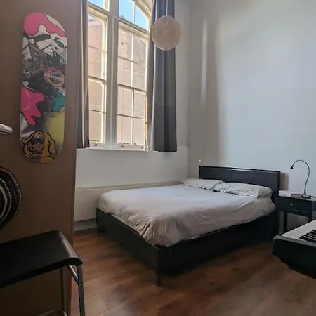Bright And Spacious Victorian Conversion Apartment