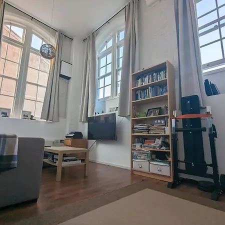 Apartment Bright And Spacious Victorian Conversion London