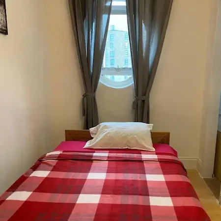 Large House In London's Trendiest Area Homestay London