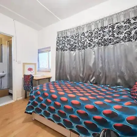 Homestay Large House In London's Trendiest Area *