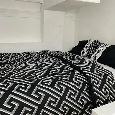Large House In London's Trendiest Area London