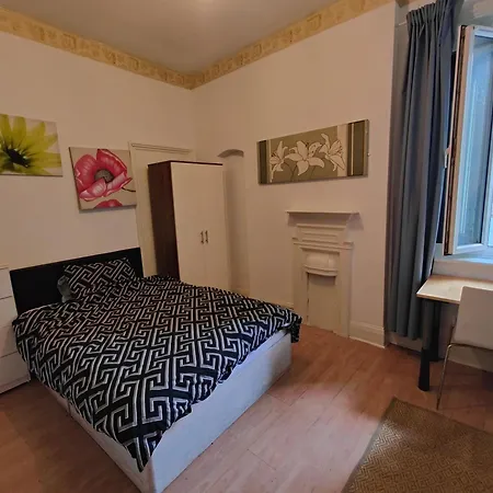 Large House In London's Trendiest Area * London