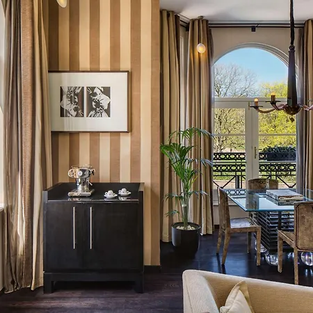 60 Hyde Park Gate Hotel 5*