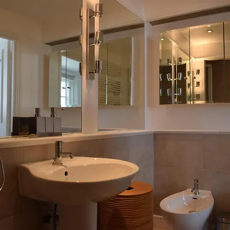 Prime Notting Hill, Luxurious 2 Beds, Roof Terrace London