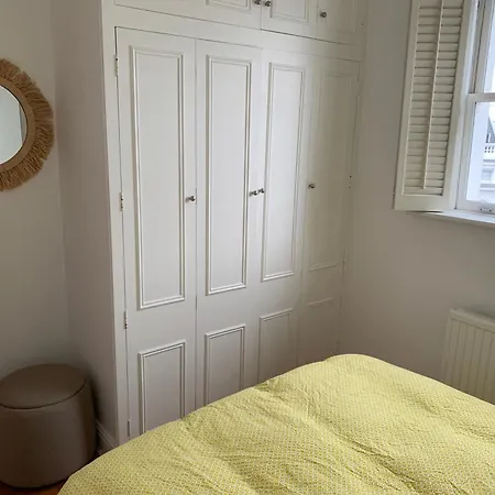Prime Notting Hill, Luxurious 2 Beds, Roof Terrace Apartment