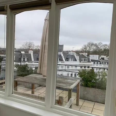 Prime Notting Hill, Luxurious 2 Beds, Roof Terrace Apartment *