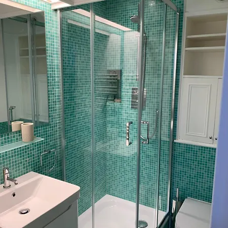 Prime Notting Hill, Luxurious 2 Beds, Roof Terrace Apartment London