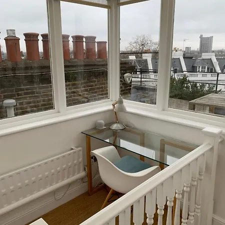 Prime Notting Hill, Luxurious 2 Beds, Roof Terrace Apartment