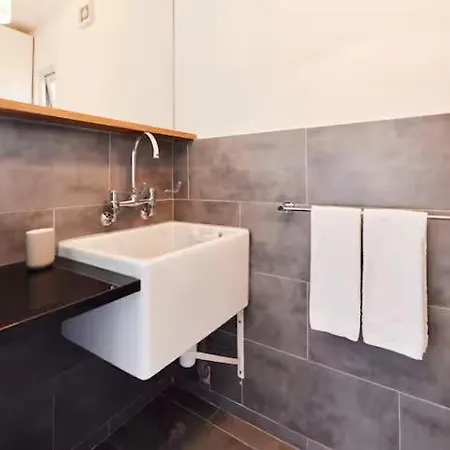 Apartment The Walterton Sanctuary - Bright 3 Bed Flat *