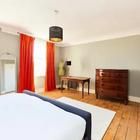 Apartment The Walterton Sanctuary - Bright 3 Bed Flat London