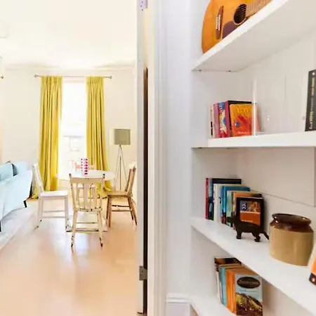 Apartment The Walterton Sanctuary - Bright 3 Bed Flat London