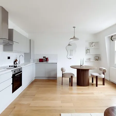 Bright Chelsea & Sun Terrace Apartment