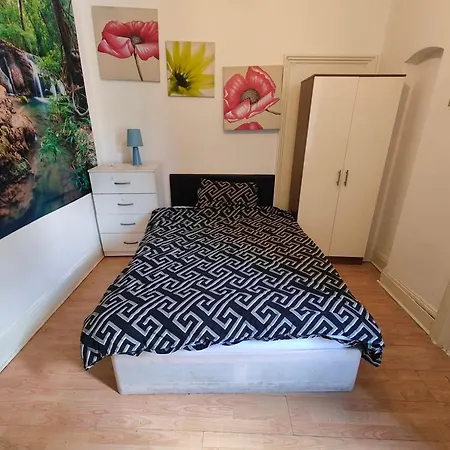 Large House In London's Trendiest Area Homestay London