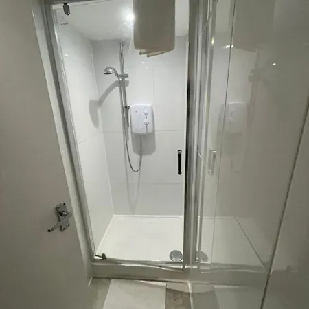 Floor 2bed Flat Daire Londra