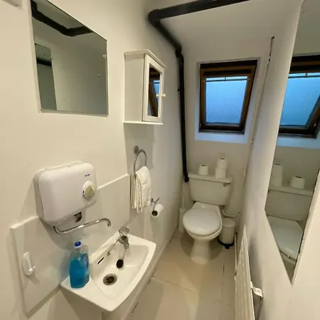 Daire Floor 2bed Flat Londra