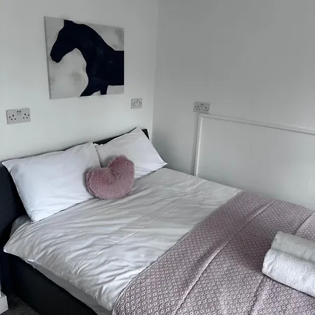 Daire Floor 2bed Flat Londra
