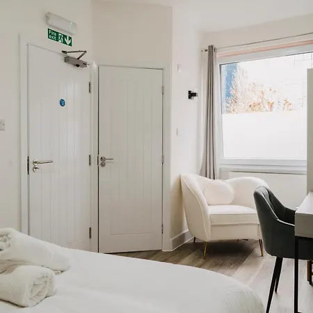 Wns Skylines Village * London