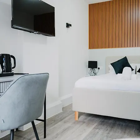 Wns Skylines Village Hotel London