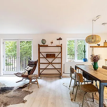 Tranquil 2 Bedroom In East * London